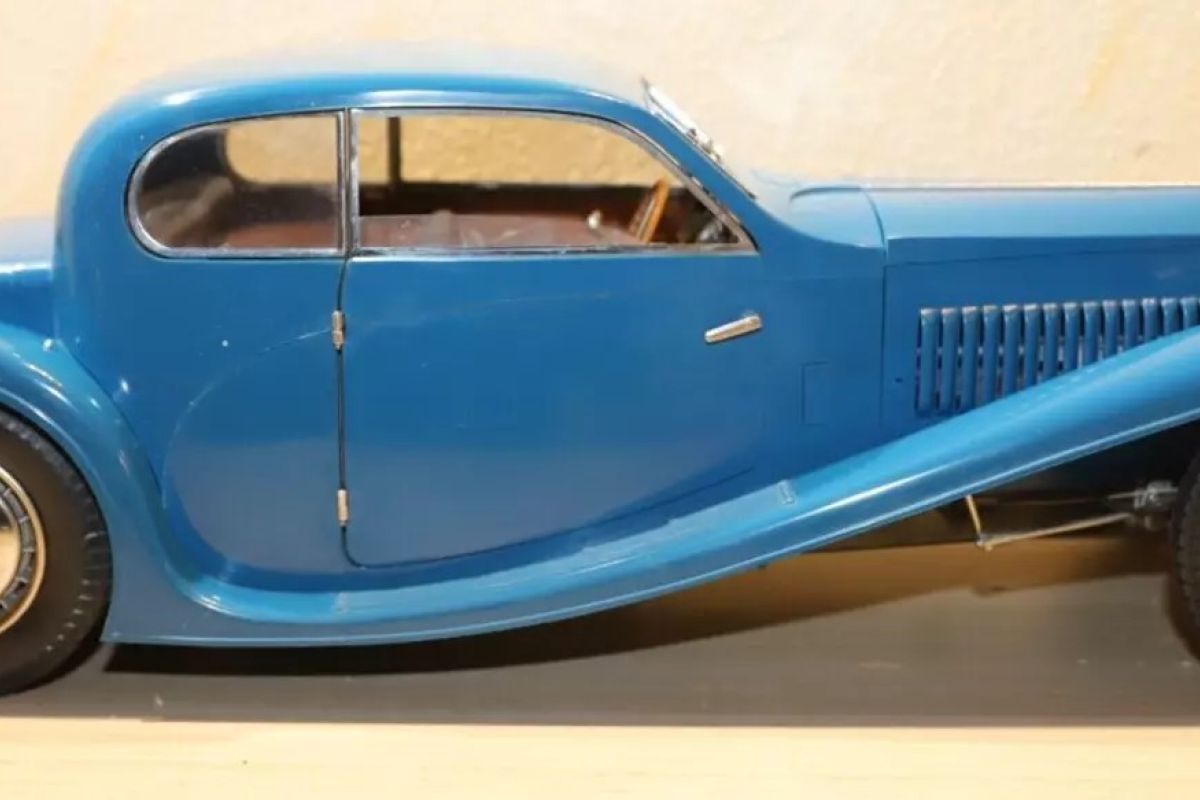 Pocher Bugatti 50T Coupé en bleu